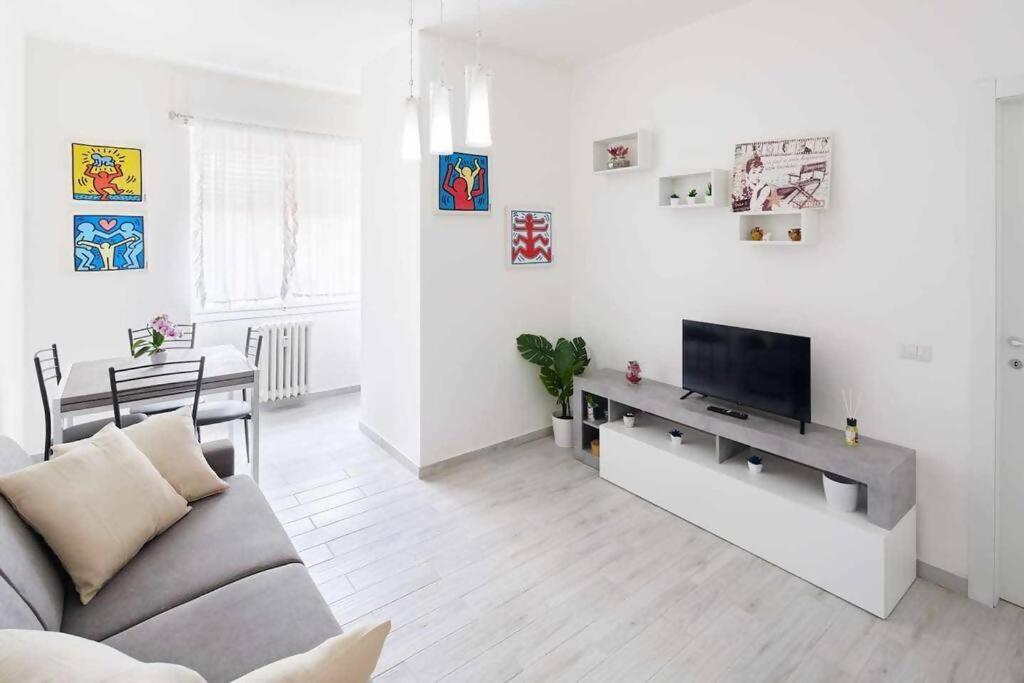 Sunny San Siro Stadio Apartment ミラノ エクステリア 写真