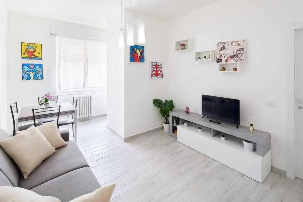 Sunny San Siro Stadio Apartment ミラノ エクステリア 写真